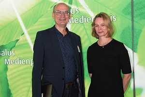 Jurymitglied Valentin Thurn mit Preisträgerin Tatjana Mischke